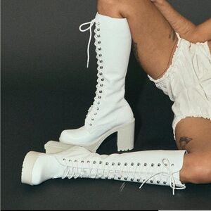 Roc white Lash boots